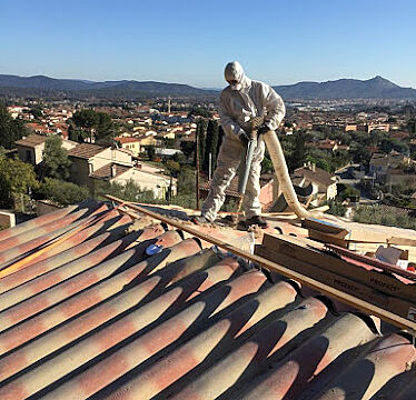 Boissur Sud Toiture : Couvreur, rénovation toiture, traitement charpente bois termites et xylophages à Antibes